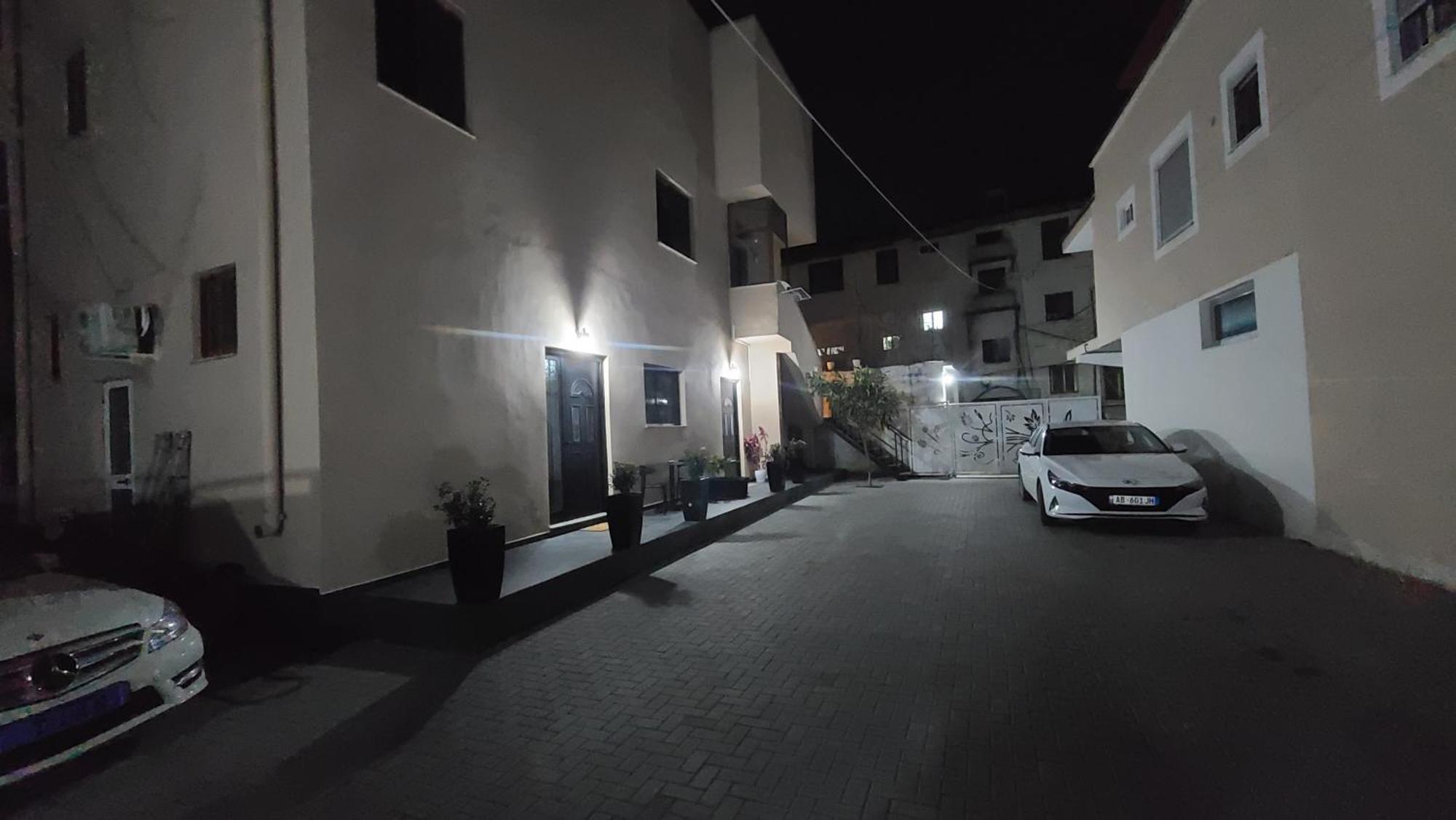 Guest House Tian & Hojz ドゥラス エクステリア 写真